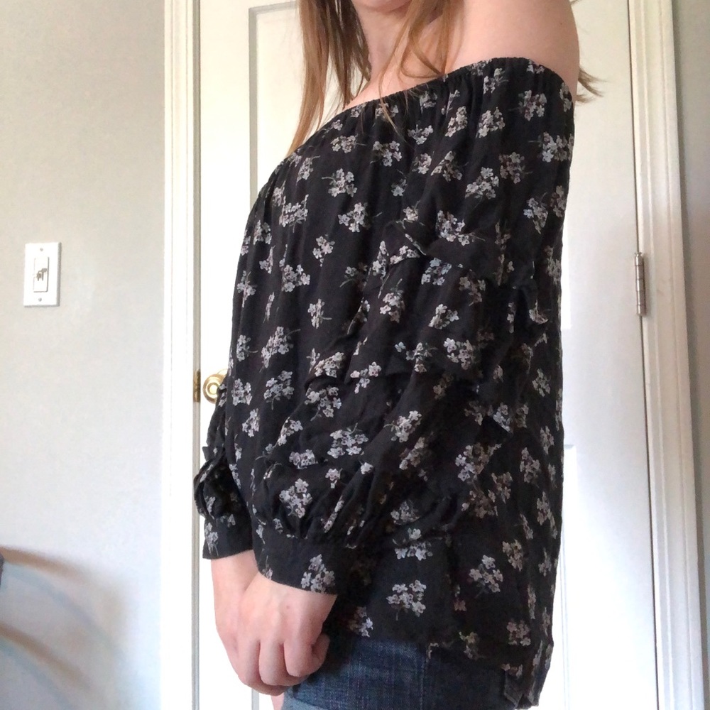 AE Ruffle Sleeve Off the Shoulder Top - Picture 3 of 6